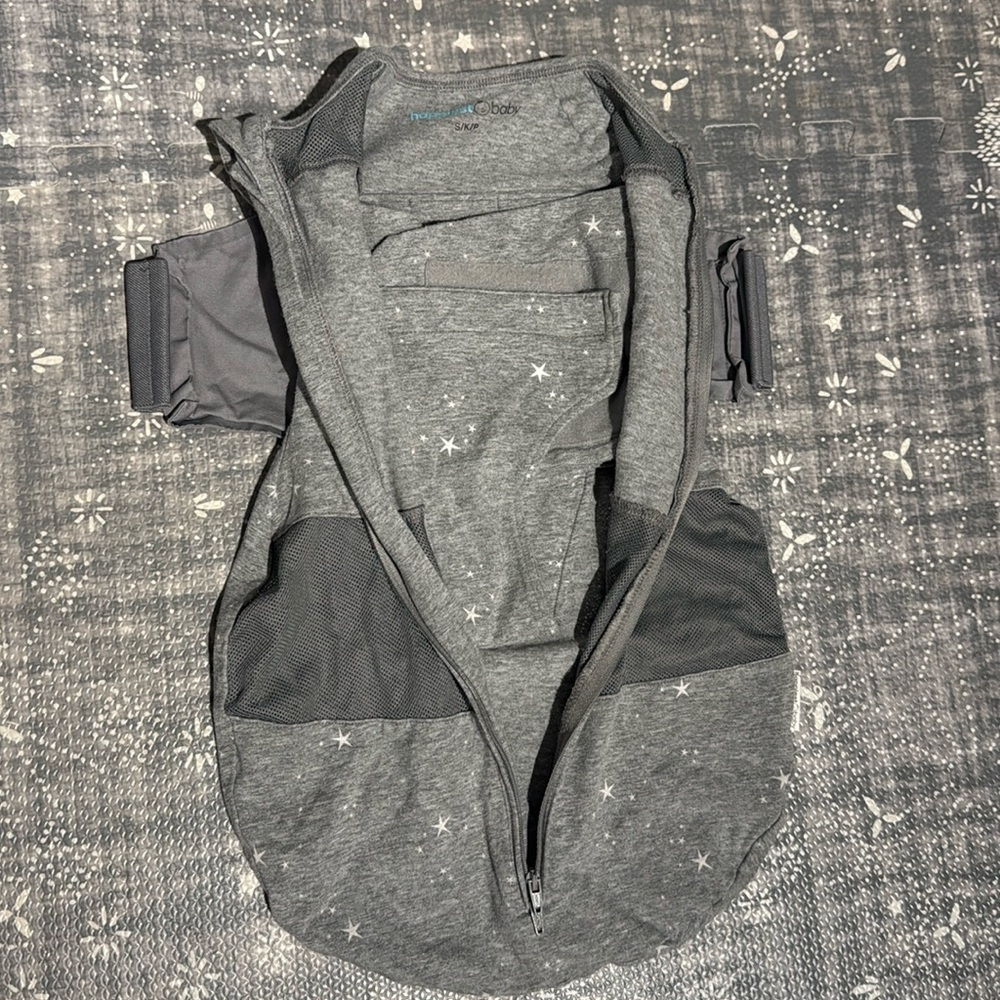 Happiest Baby 100% Organic SNOO Sleep Sack in gray with white stars - Size Small - Picture 3 of 4